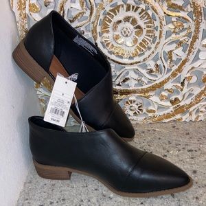 Women’s size 9 Universal Thread Cut Out Booties